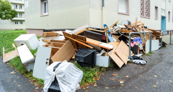 Débarrassage des encombrants : ce que dit la loi