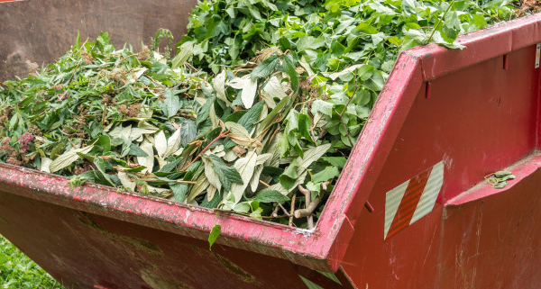 Comment se déroule l'enlèvement de déchets verts à domicile ?