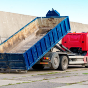 Combien prévoir pour la location d'un camion pour des déchetteries ?