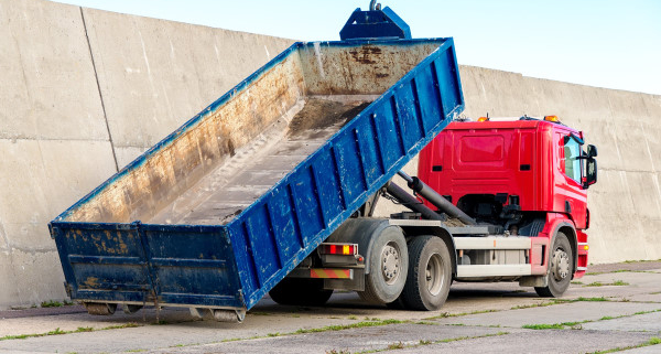 Combien prévoir pour la location d'un camion pour des déchetteries ?