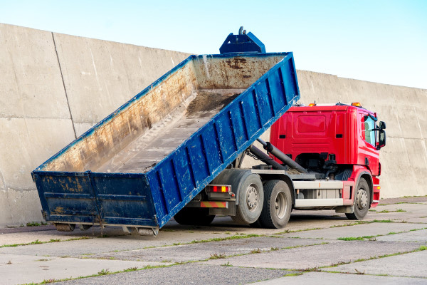 LE POINT COM - Décoration cabine de camion benne de granitier